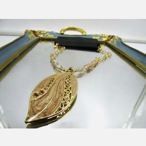 New beaded pendant necklace
